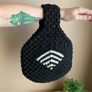 Vintage style black and white macrame 1 handle handbag